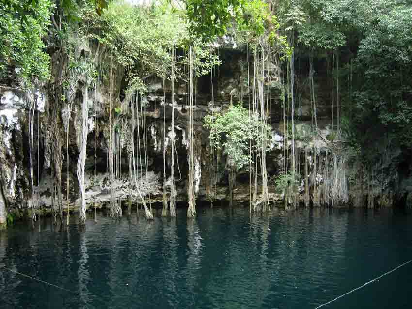 cenotes a lo largo de tulum